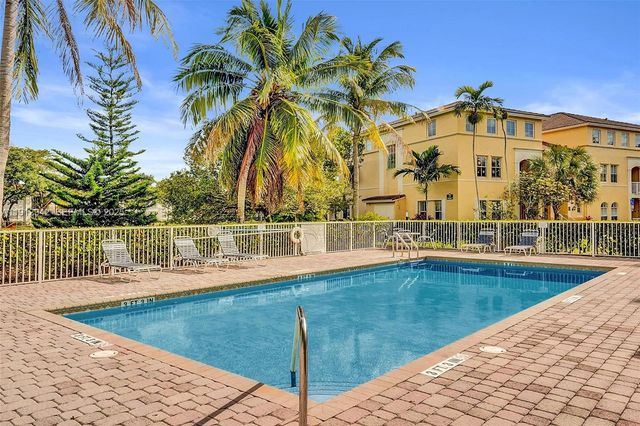 100 Jacaranda Country Club Dr 203, Plantation, FL 33324