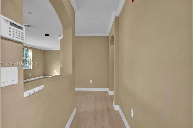 100 Jacaranda Country Club Dr 203, Plantation, FL 33324