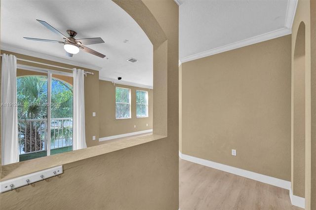 100 Jacaranda Country Club Dr 203, Plantation, FL 33324