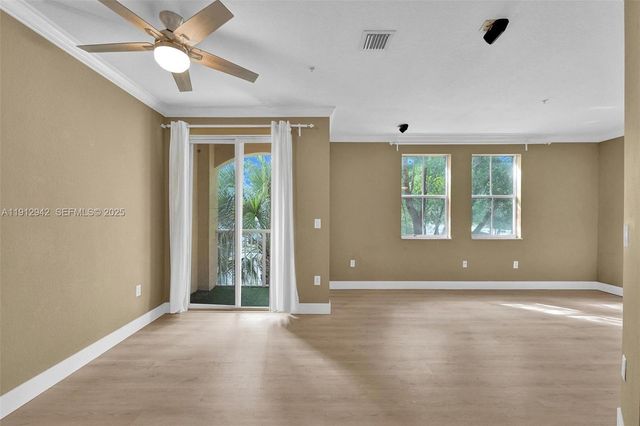 100 Jacaranda Country Club Dr 203, Plantation, FL 33324