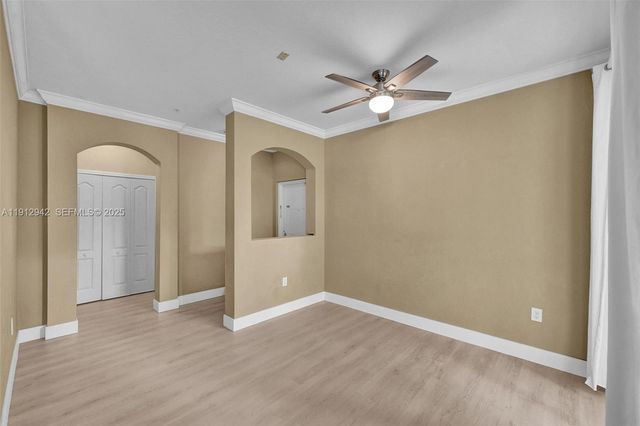 100 Jacaranda Country Club Dr 203, Plantation, FL 33324