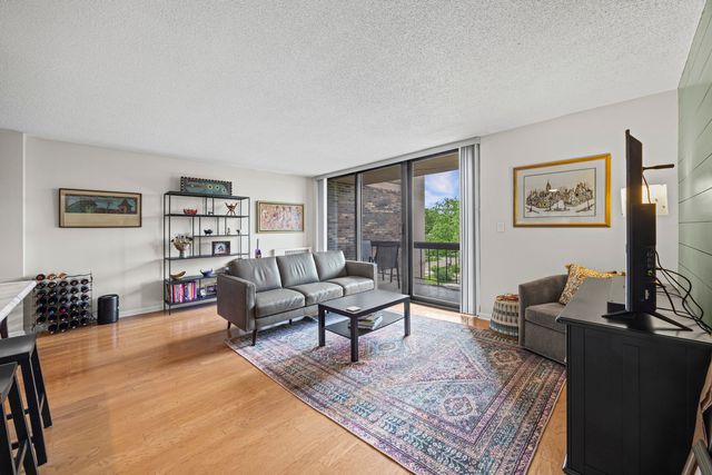 1110 Grove Street 4j, Downers Grove, IL 60515