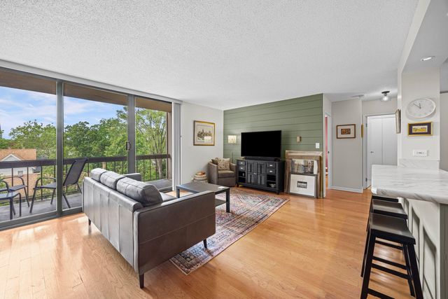 1110 Grove Street 4j, Downers Grove, IL 60515