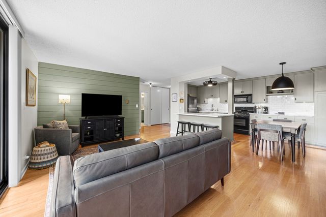 1110 Grove Street 4j, Downers Grove, IL 60515