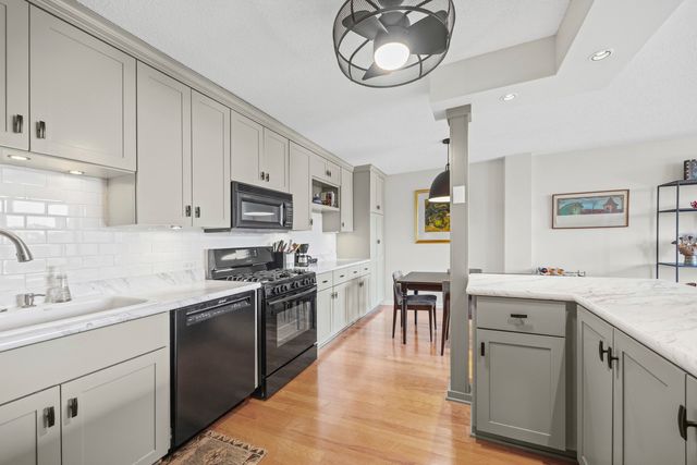 1110 Grove Street 4j, Downers Grove, IL 60515
