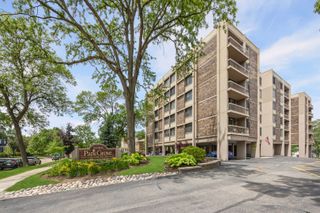 1110 Grove Street 4j, Downers Grove, IL 60515