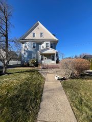 71 Cherry 2, Newton, MA 02465