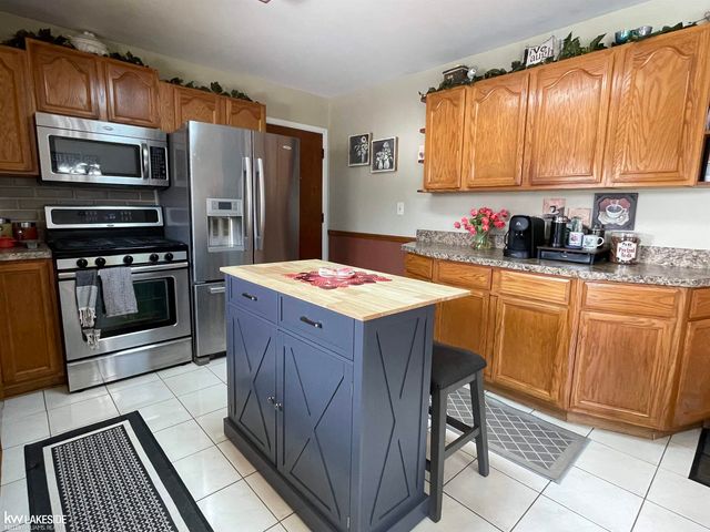 39308 Farmhill Drive, Sterling Heights, MI 48313