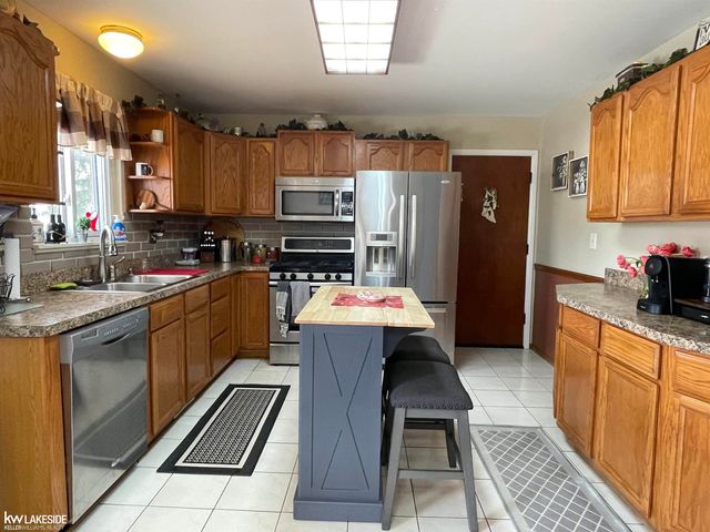 39308 Farmhill Drive, Sterling Heights, MI 48313