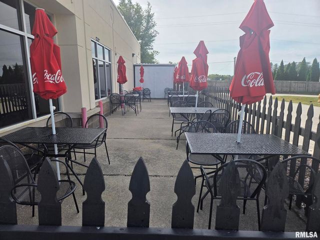 3559 W KIMBERLY Road 1, Davenport, IA 52806