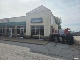 3559 W KIMBERLY Road 1, Davenport, IA 52806