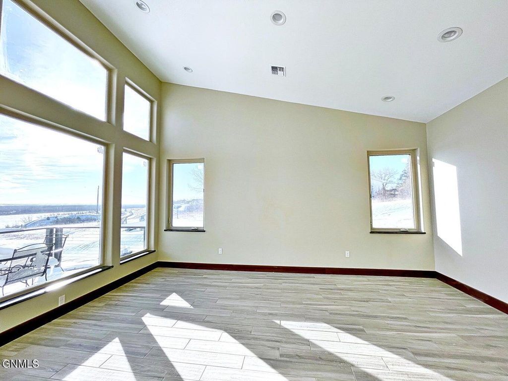 14044 48th Street NW, Williston, ND 58801 photo 26