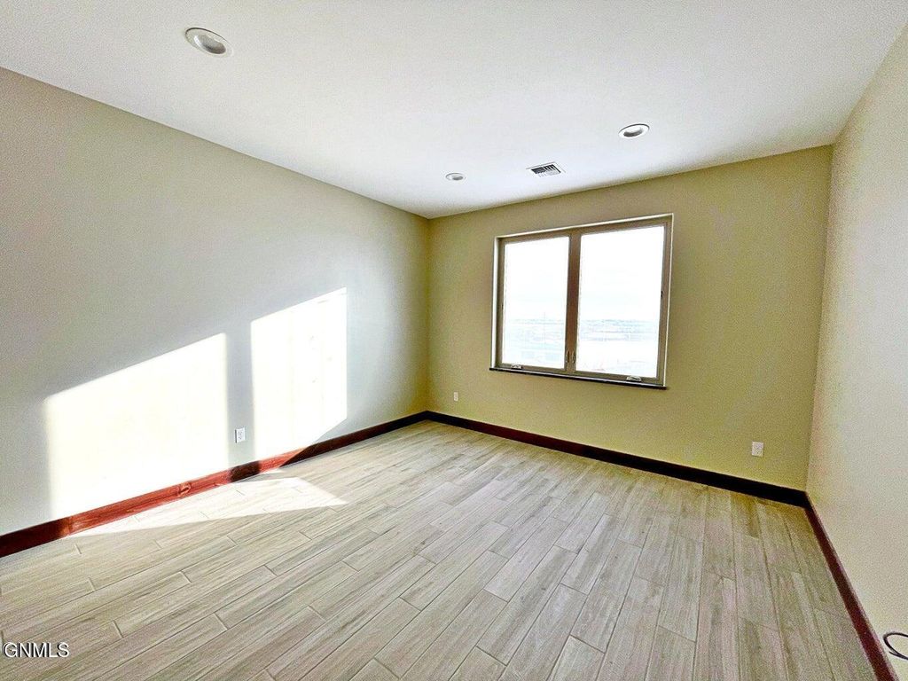 14044 48th Street NW, Williston, ND 58801 photo 41