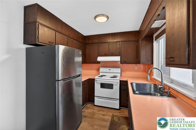 602 East Lexington Street C, Salisbury Twp, PA 18103