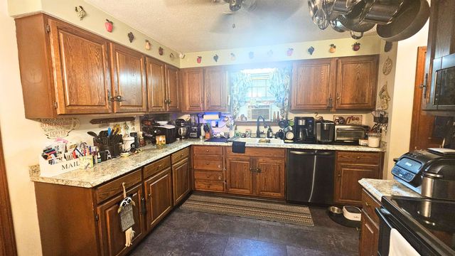 45 Ledgewood Road, Claremont, NH 03743