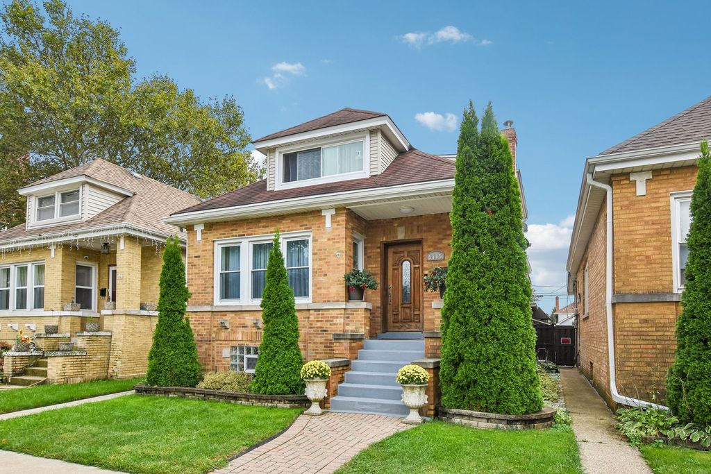 5705 W Newport Avenue, Chicago, IL 60634 — photo 2