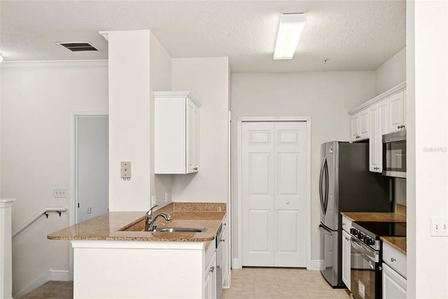 330 SOUTHERN PECAN CIRCLE 205, Winter Garden, FL 34787