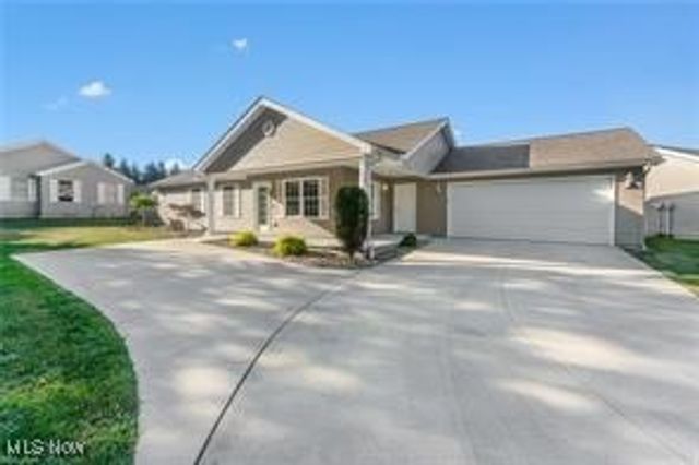 603 S Raccoon Road 14, Austintown, OH 44515