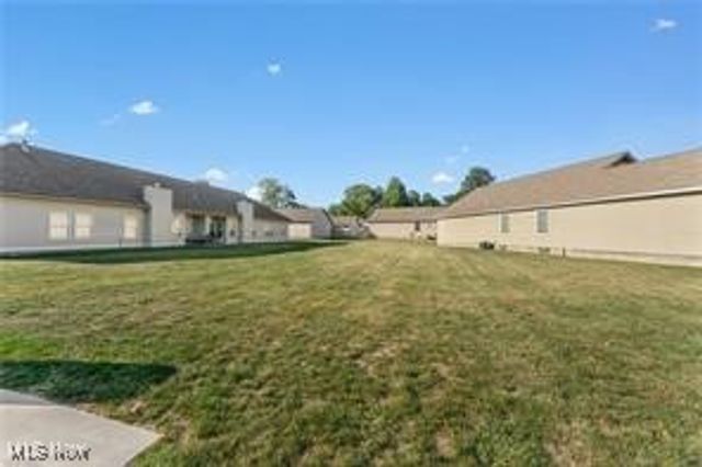 603 S Raccoon Road 14, Austintown, OH 44515