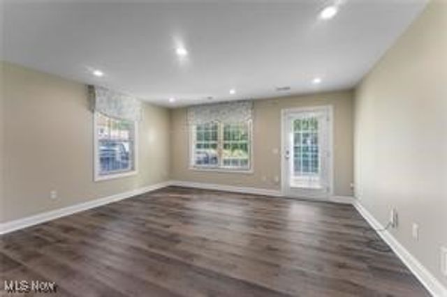 603 S Raccoon Road 14, Austintown, OH 44515