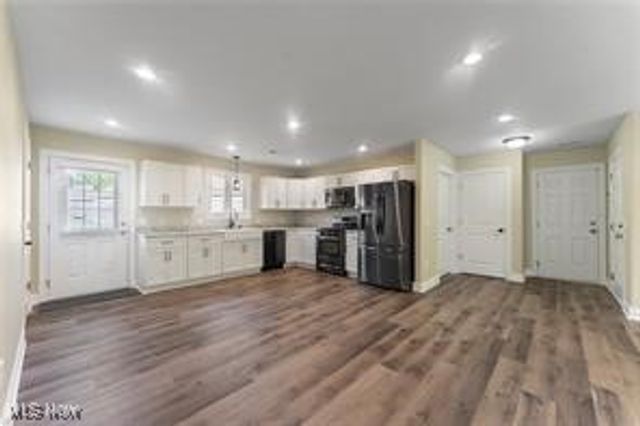 603 S Raccoon Road 14, Austintown, OH 44515