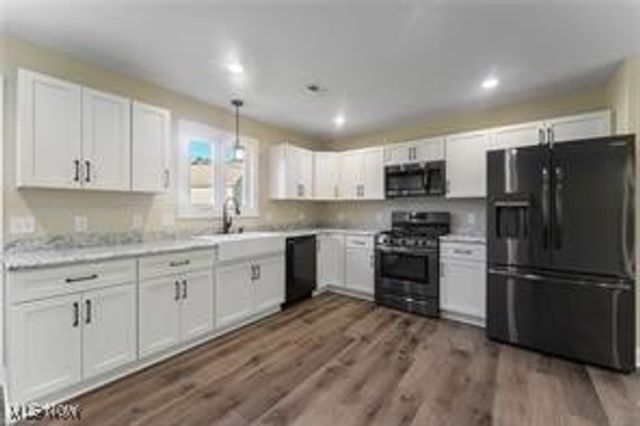 603 S Raccoon Road 14, Austintown, OH 44515