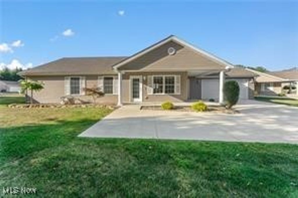 603 S Raccoon Road 14, Austintown, OH 44515