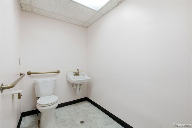 29525 Ford Road, Garden City, MI 48135