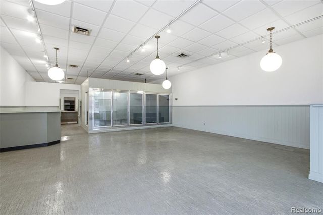 29525 Ford Road, Garden City, MI 48135