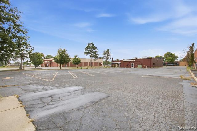 29525 Ford Road, Garden City, MI 48135