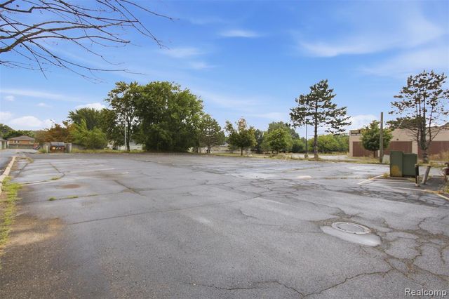 29525 Ford Road, Garden City, MI 48135