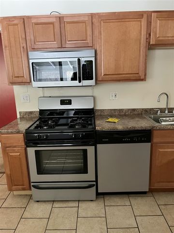 1585 Harvest Lane, Ypsilanti, MI 48198