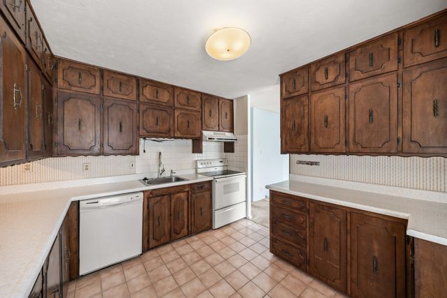 7113 Maple Drive, Urbandale, IA 50322