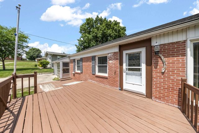 7113 Maple Drive, Urbandale, IA 50322