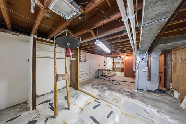 7113 Maple Drive, Urbandale, IA 50322