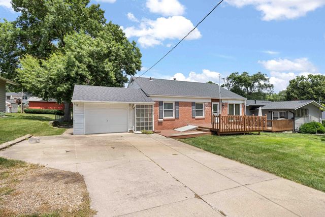 7113 Maple Drive, Urbandale, IA 50322