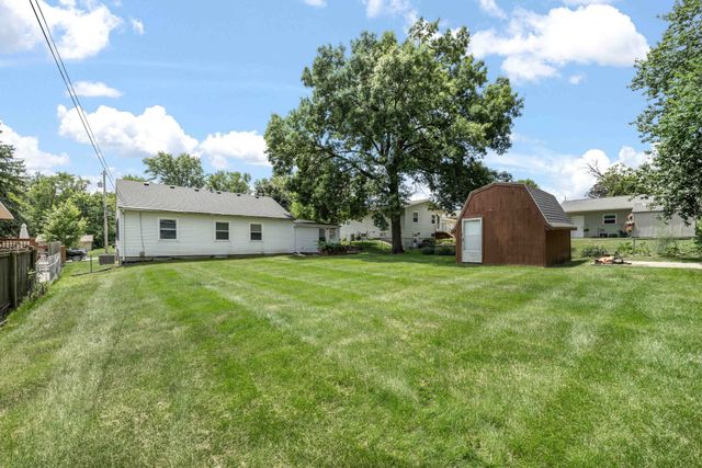 7113 Maple Drive, Urbandale, IA 50322