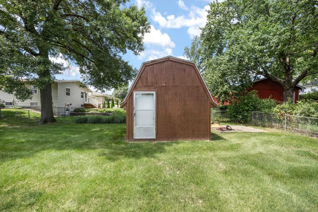 7113 Maple Drive, Urbandale, IA 50322