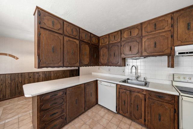 7113 Maple Drive, Urbandale, IA 50322