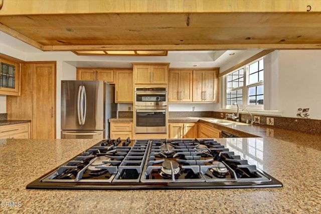 2831 HARBOR Boulevard, Oxnard, CA 93035