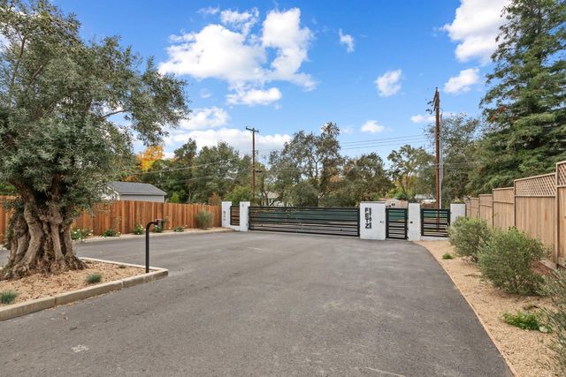 5556 Fetz Ln, Fair Oaks, CA 95628