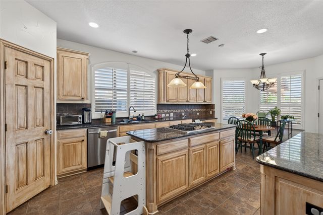 4209 Crestview Lane, Mansfield, TX 76063