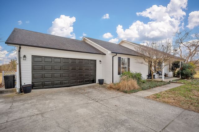 2560 Wildcat Rd, Sparta, TN 38583