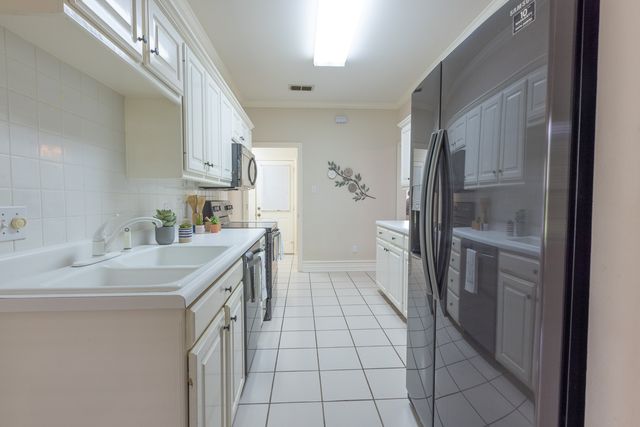 5803 Persimmon Drive, Tyler, TX 75707