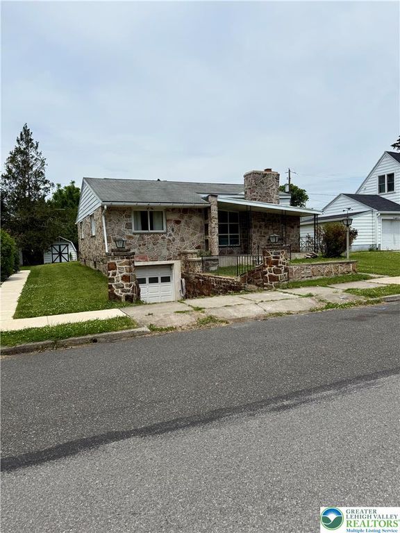 880 New York Avenue, Hellertown Boro, PA 18055