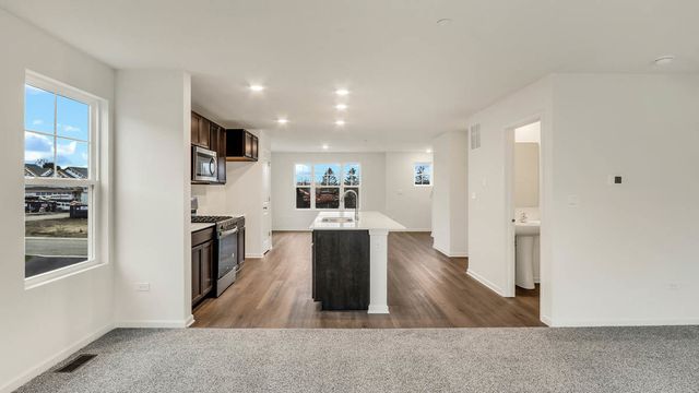 405 Lakeshore Court, St. Charles, IL 60174