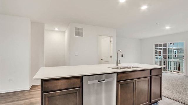 405 Lakeshore Court, St. Charles, IL 60174