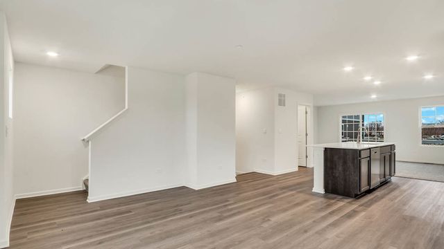 405 Lakeshore Court, St. Charles, IL 60174