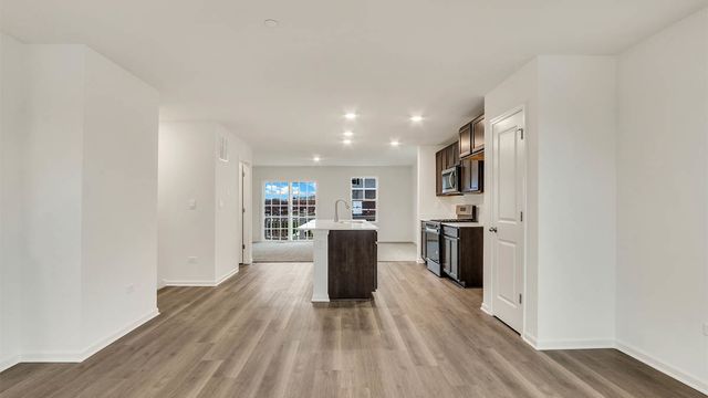 405 Lakeshore Court, St. Charles, IL 60174