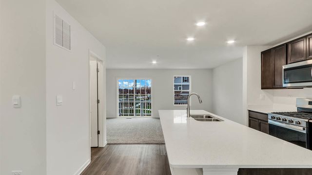 405 Lakeshore Court, St. Charles, IL 60174